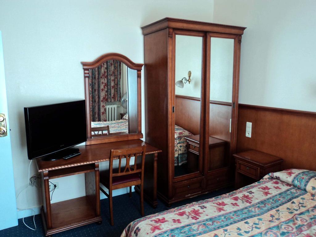 ホテル コンチネンタル ガール ドゥ ミディ ブリュッセル 部屋 写真