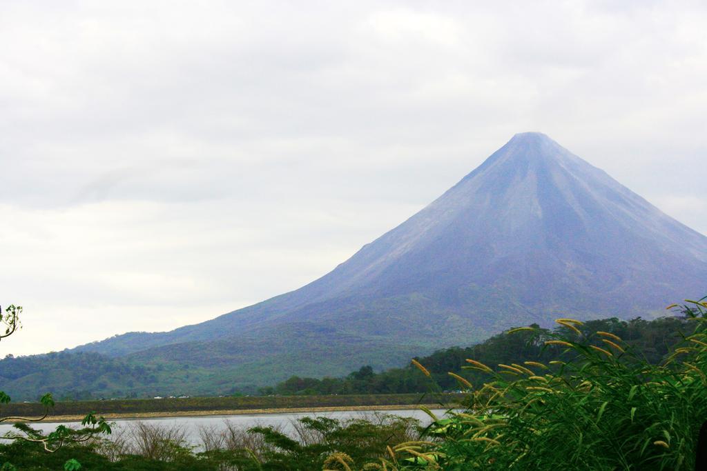 Hotel Arenal Country Inn ラ・フォルトゥナ エクステリア 写真