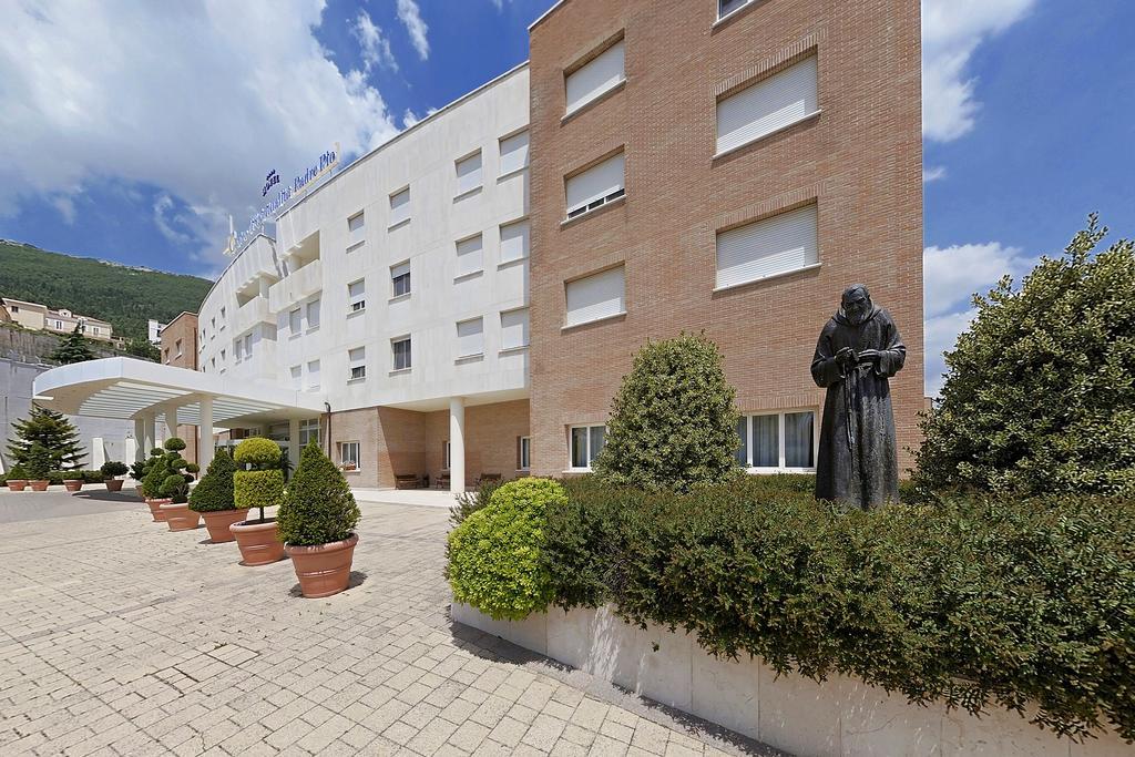 Hotel Centro Di Spiritualita Padre Pio サン・ジョバンニ・ロトンド エクステリア 写真