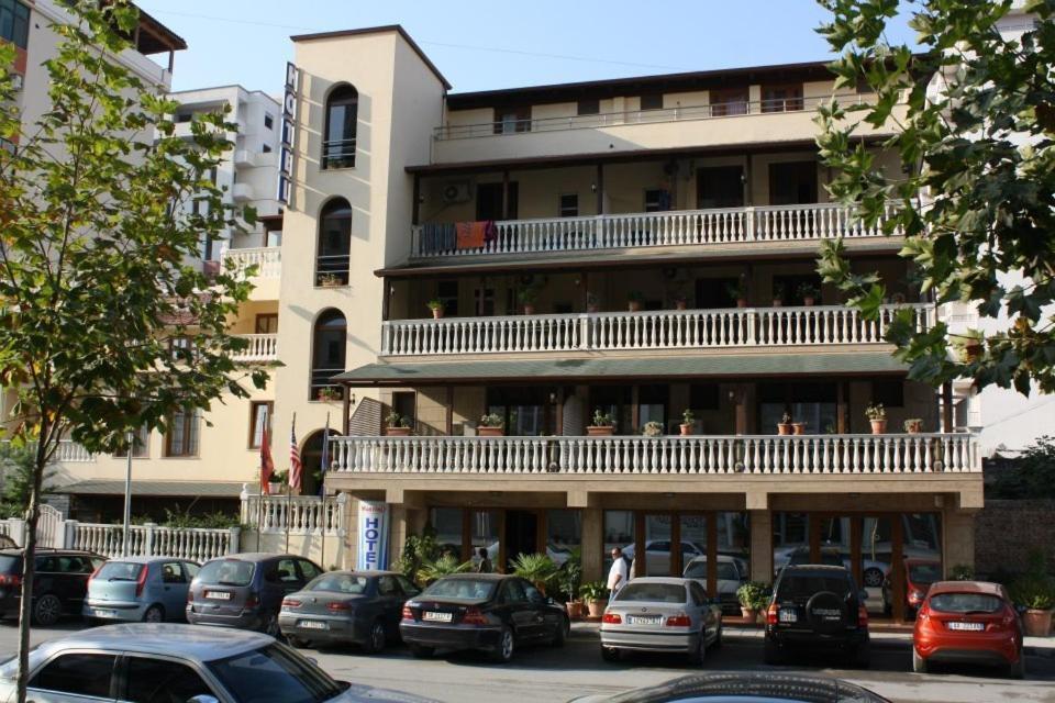 Hotel Martini Vlorë エクステリア 写真