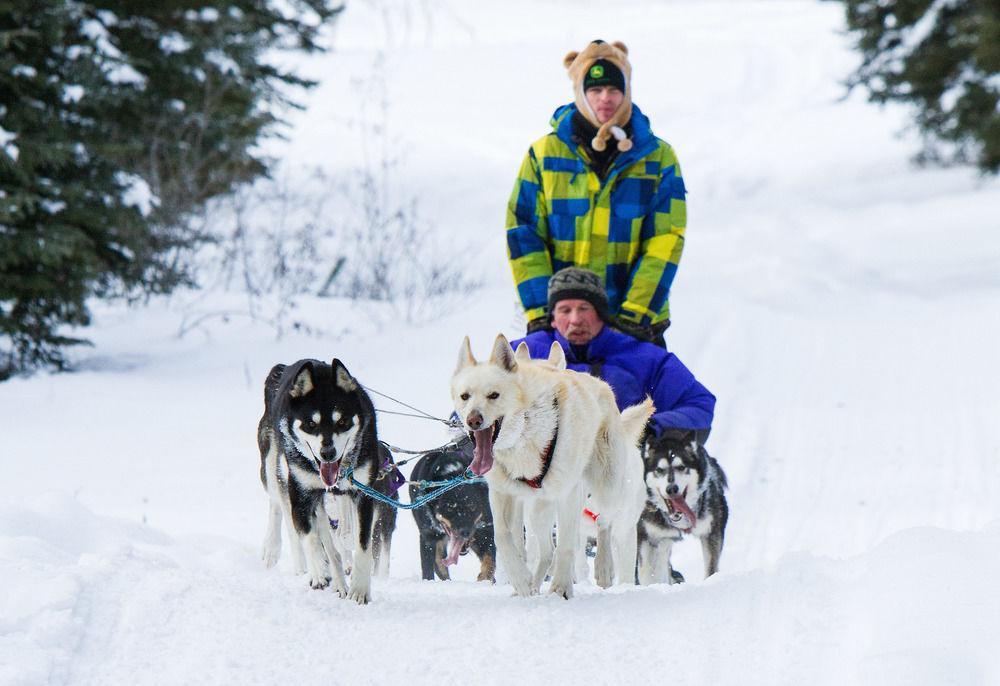 Spruce Hill Resort & Spa 108 Mile Ranch エクステリア 写真