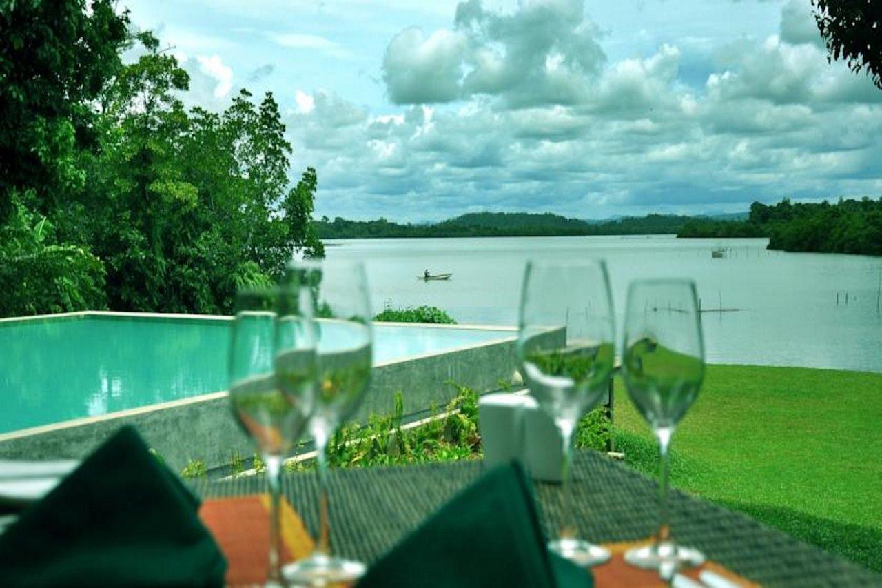 Roman Lake Ayurveda Boutique Resort - Level 1 Certified アフンガラ エクステリア 写真