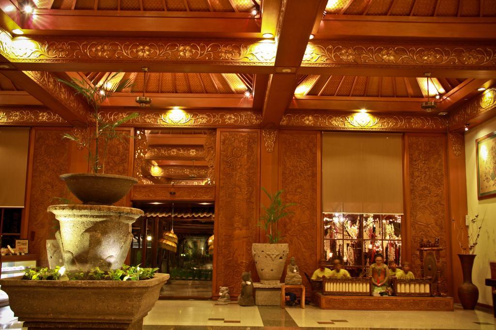 シンガサナ ホテル スラバヤ エクステリア 写真