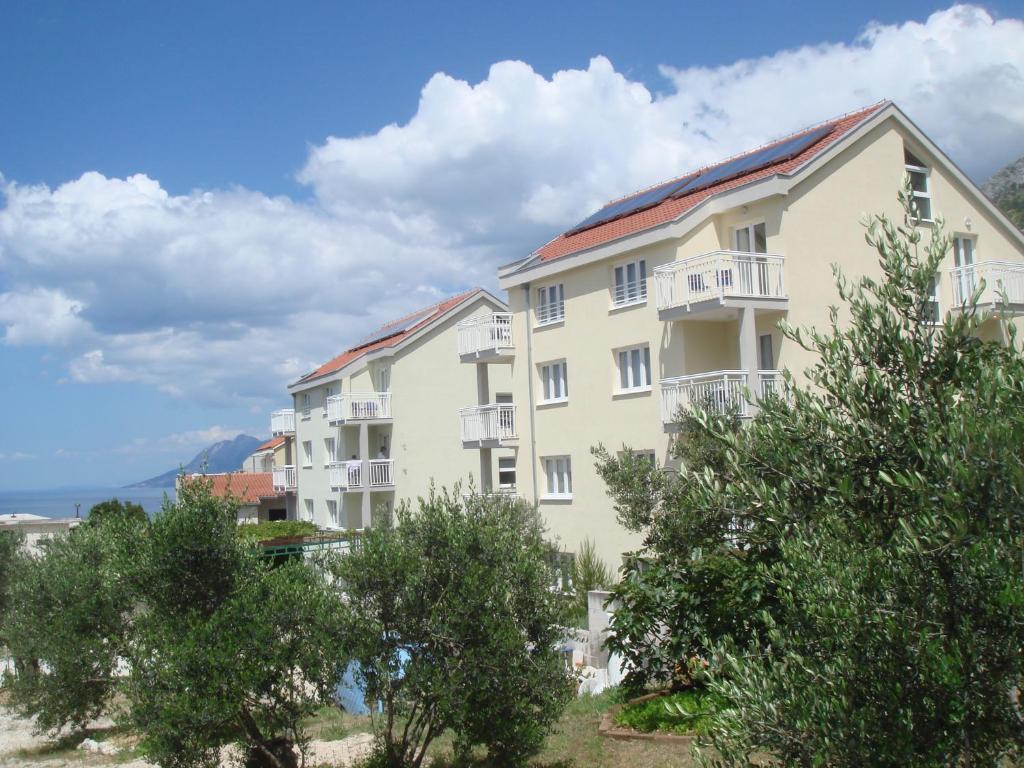 Apartments Ivana Baška Voda エクステリア 写真