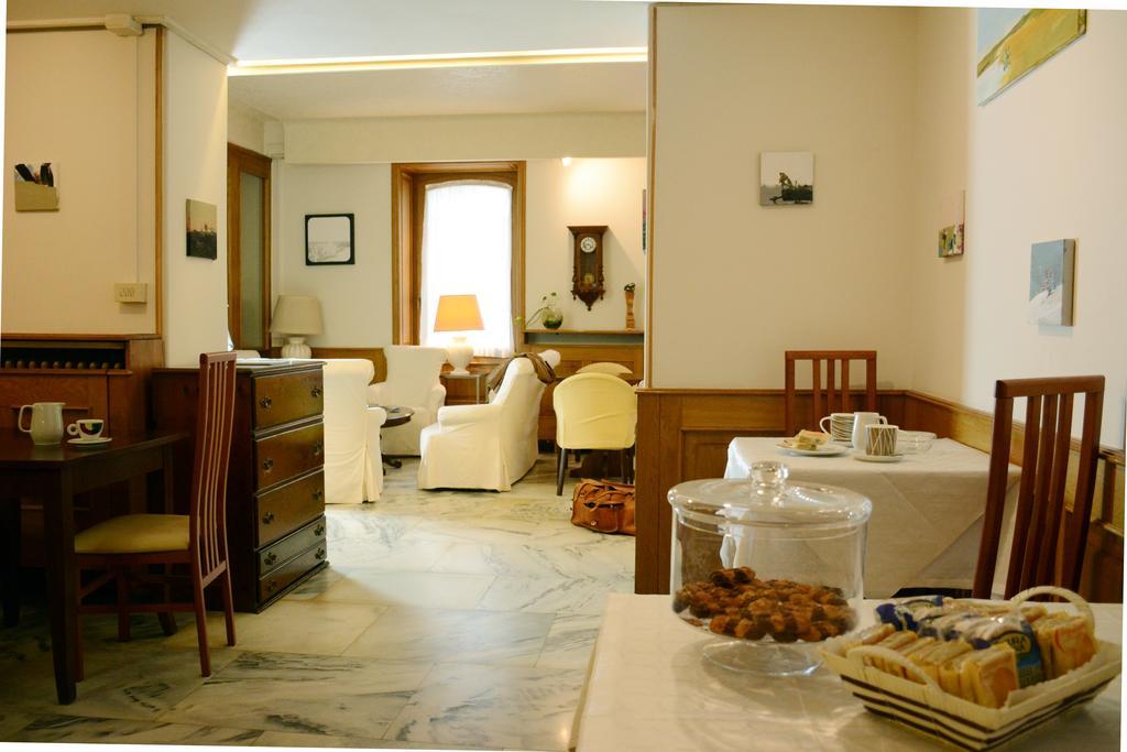 ホテル アルベルゴ アッバツィア トリエステ エクステリア 写真