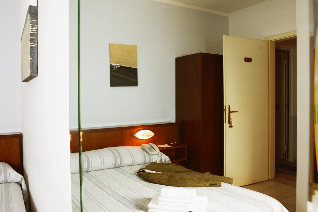 ホテル アルベルゴ アッバツィア トリエステ エクステリア 写真