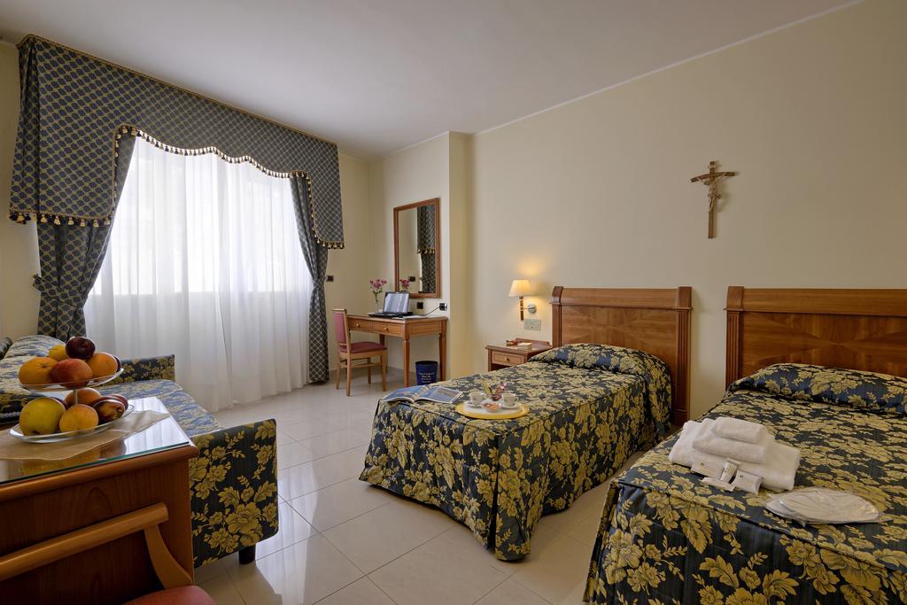 Hotel Centro Di Spiritualita Padre Pio サン・ジョバンニ・ロトンド エクステリア 写真