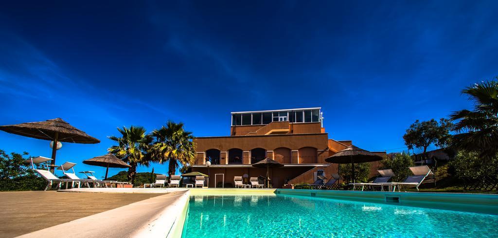 Villa Susanna Degli Ulivi - Resort & Spa コロンネッラ エクステリア 写真