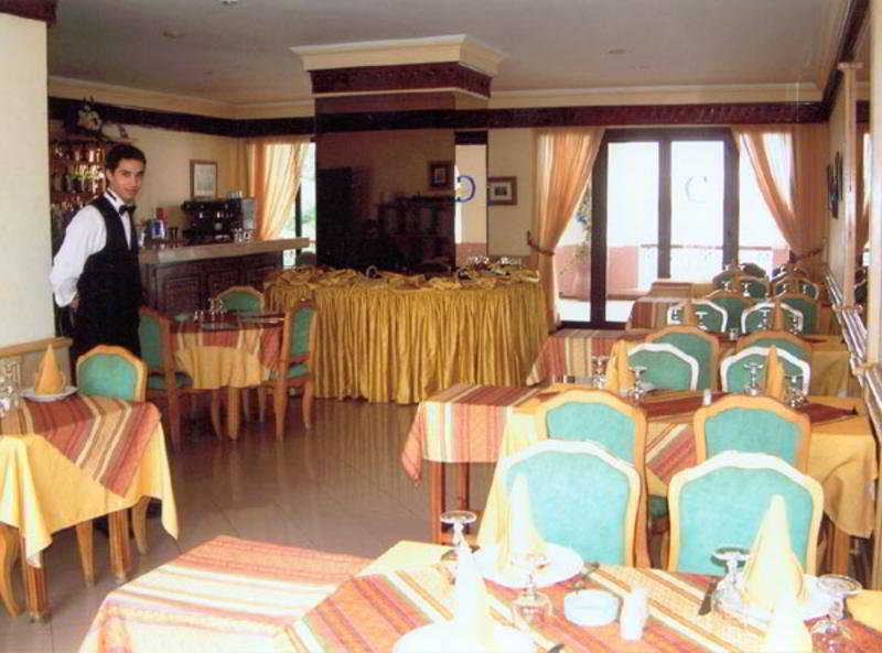 フレジ ホテル タンジェ レストラン 写真