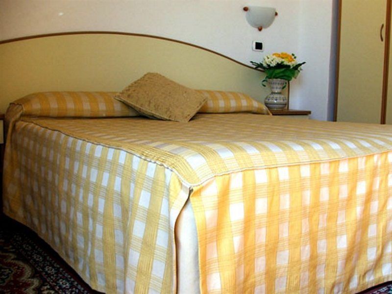 Villa Greta Hotel Rooms & Suites タオルミーナ エクステリア 写真