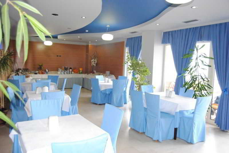 アラゴスタ ホテル ドゥラス レストラン 写真