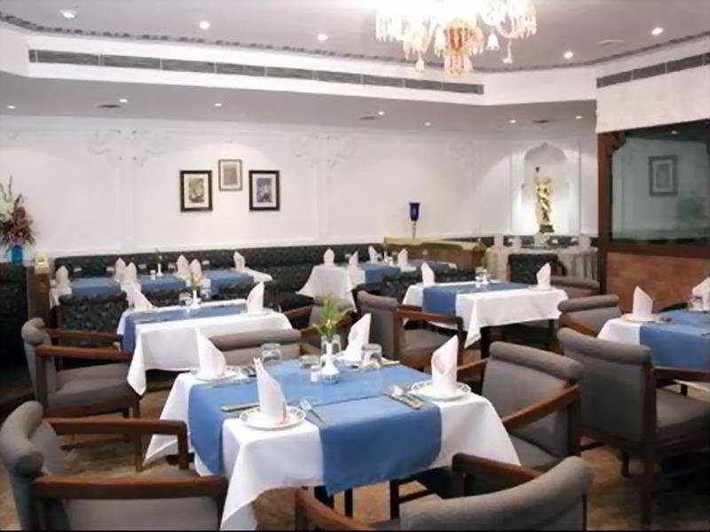 ホテル コンフォート イン ヘリテージ ムンバイ レストラン 写真