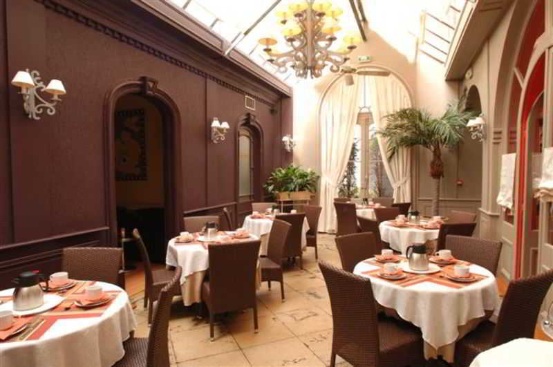 ホテル オテル ドゥ ブルゴーニュ マコン Mâcon レストラン 写真