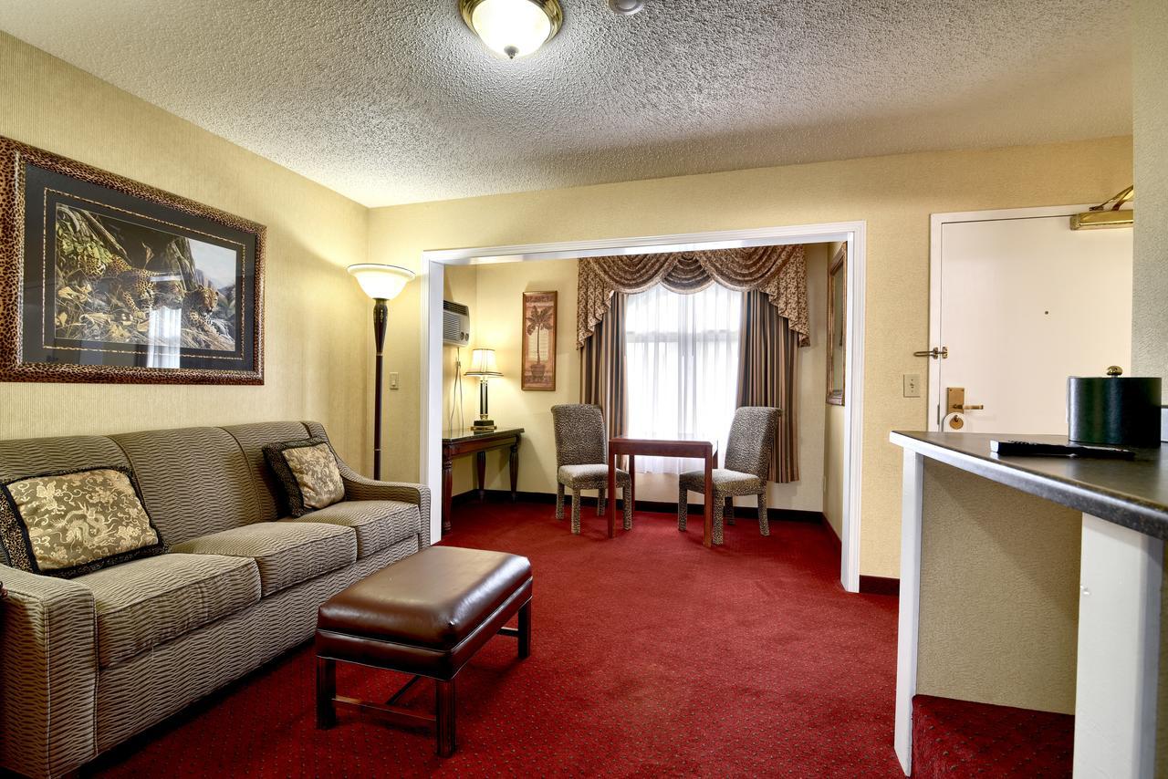 Roosevelt Inn & Suites Saratoga Springs ボールストン・スパ エクステリア 写真