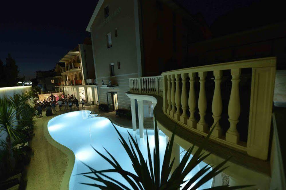 Hotel Mediterraneo チェゼナーティコ エクステリア 写真