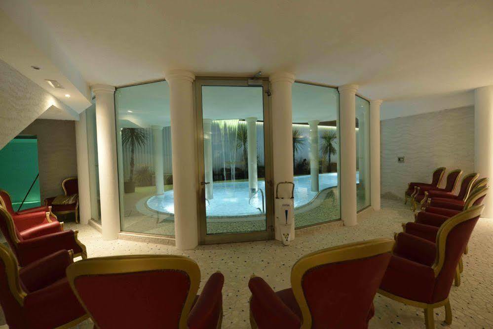 Hotel Mediterraneo チェゼナーティコ エクステリア 写真