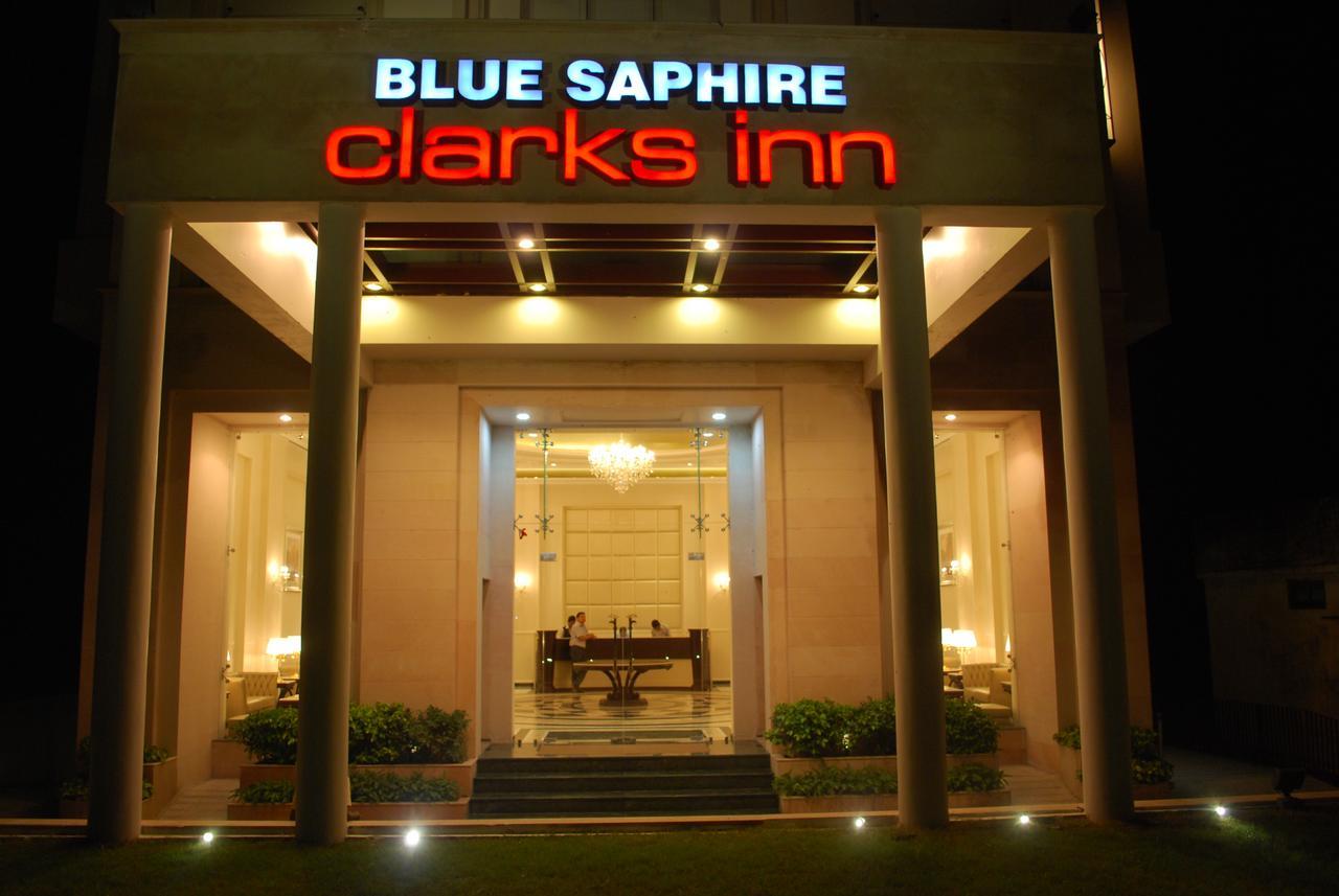 Blue Saphire Clarks Inn Haldwāni エクステリア 写真