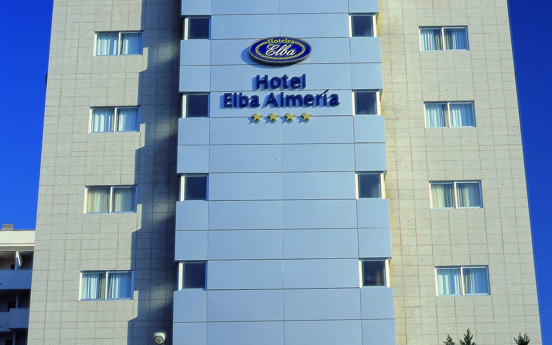 エルバ アルメリア ビジネス＆コンベンション ホテル エクステリア 写真