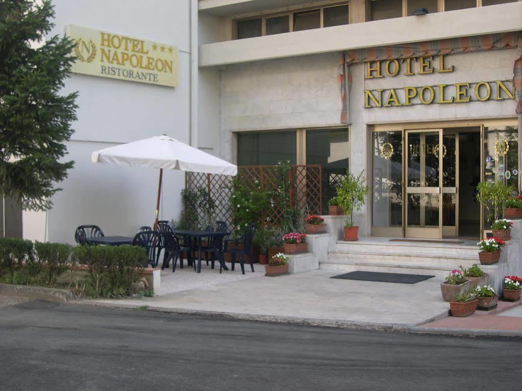 Hotel Napoleon ポントレーモリ エクステリア 写真
