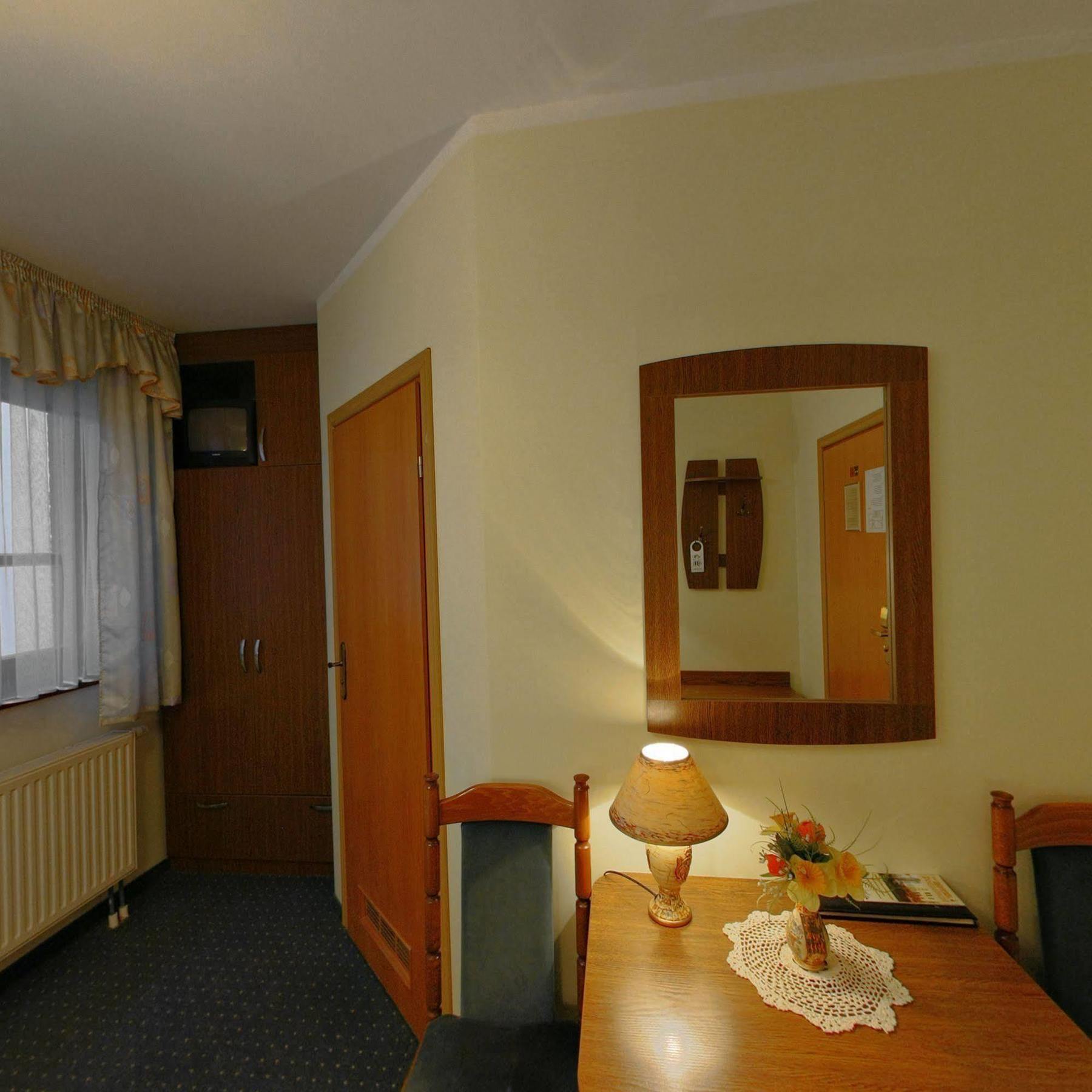 ホテル レスタウラツィア ポザムチェ シュチェチン エクステリア 写真