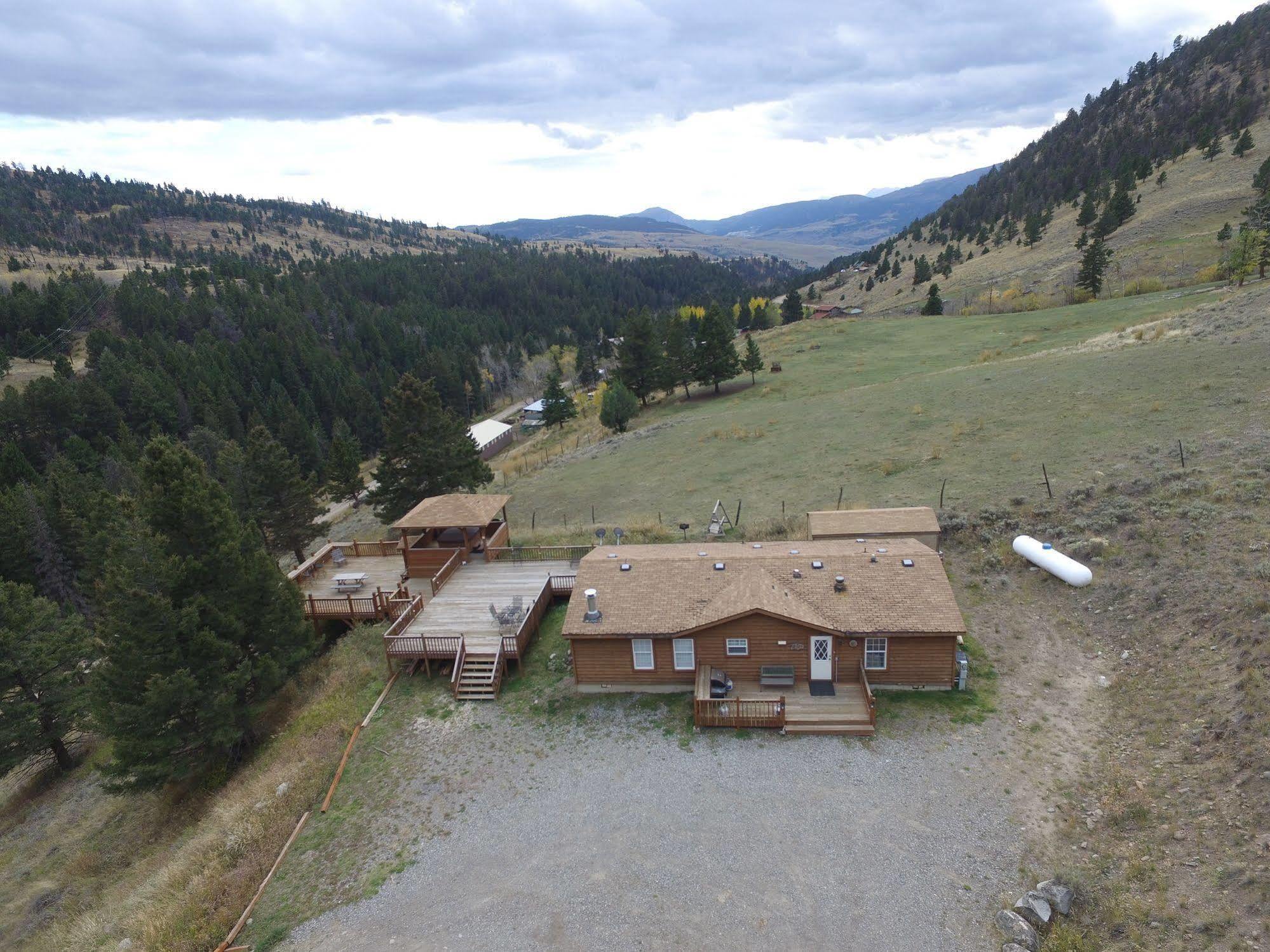 Yellowstone Mountain Cabins ガーディナー エクステリア 写真