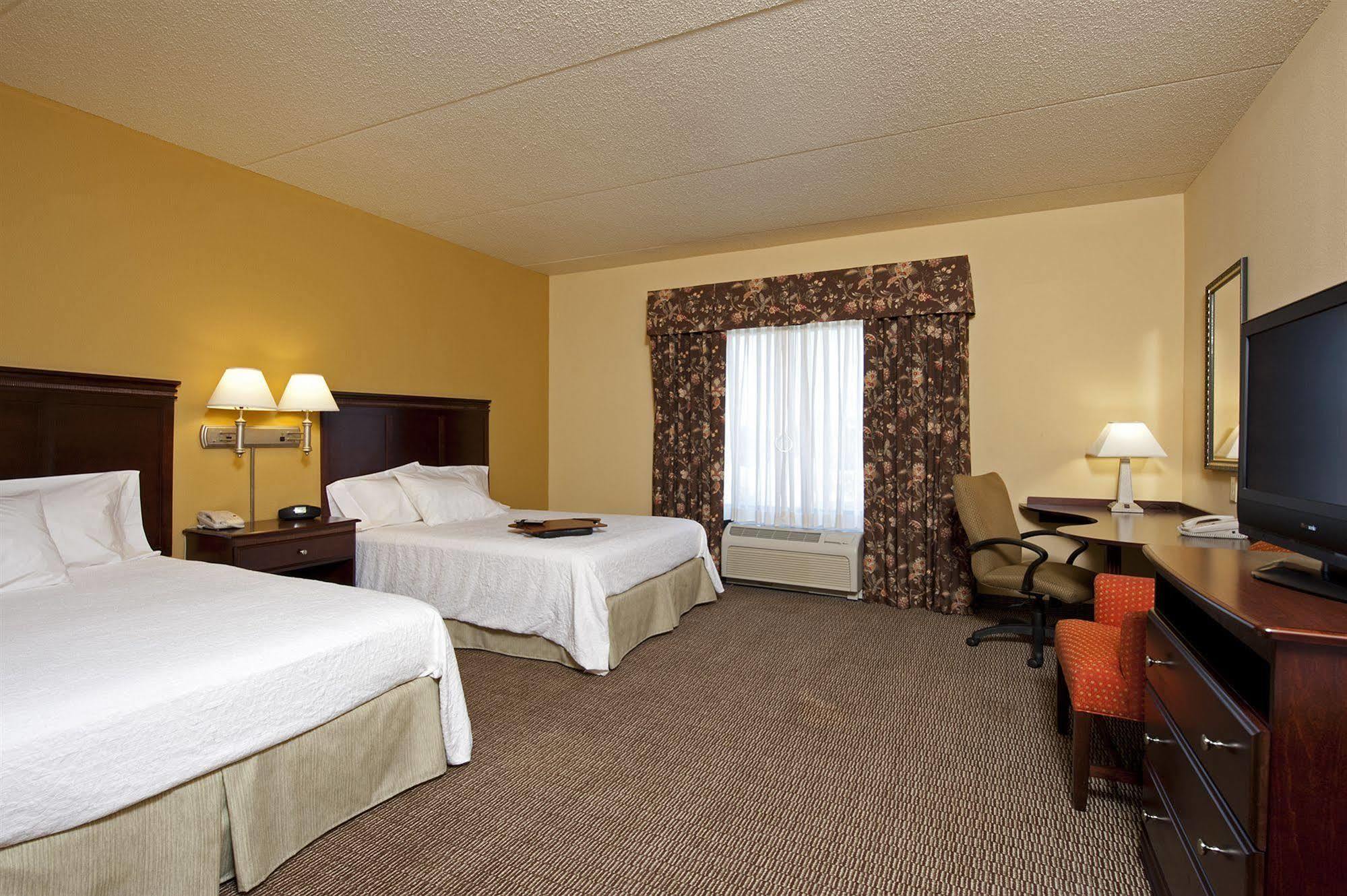 ホテル ハンプトン イン インディアナポリス ノースウェスト パーク 100 エクステリア 写真