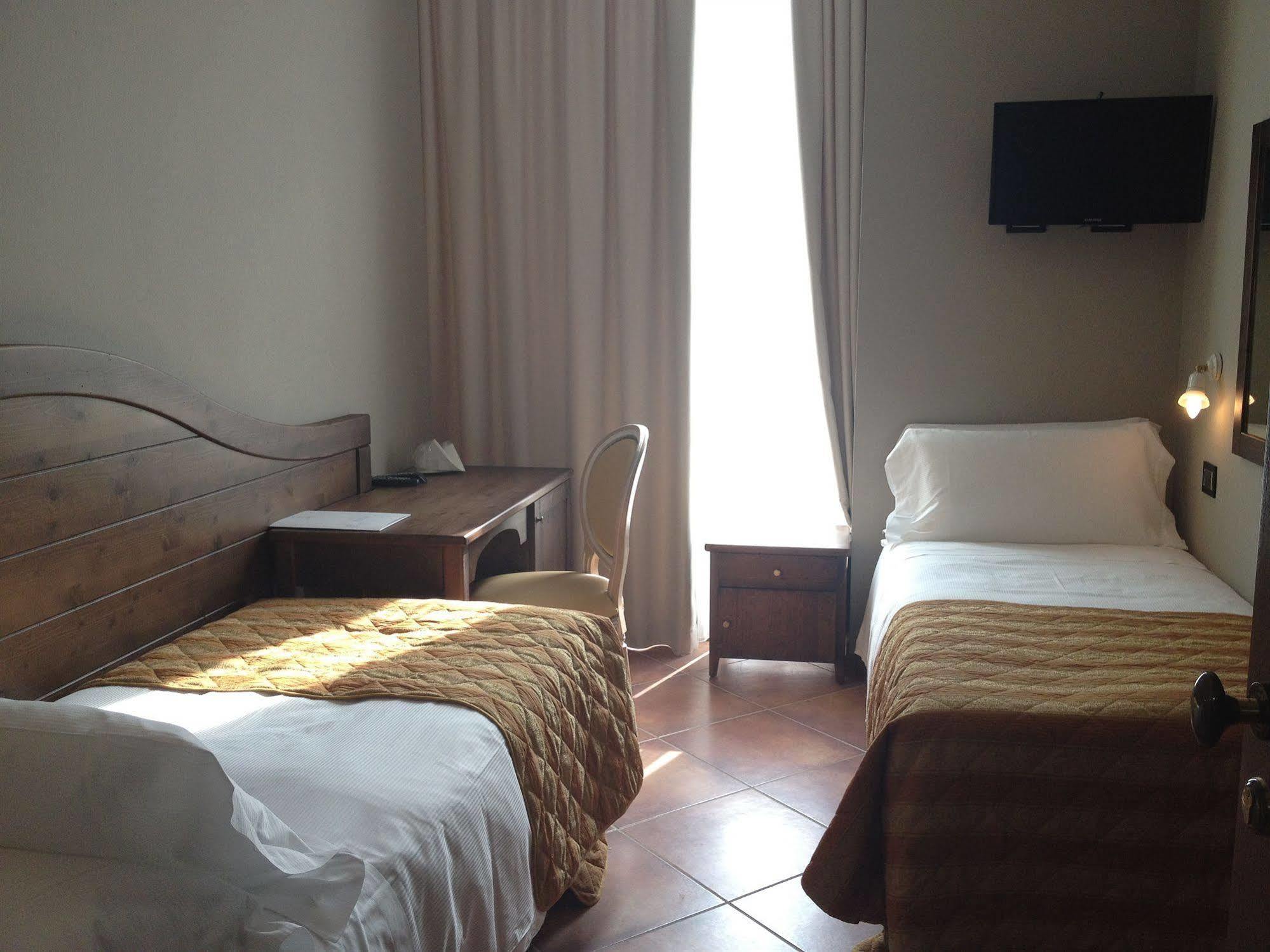 Hotel Cascina Canova Uggiate-Trevano エクステリア 写真