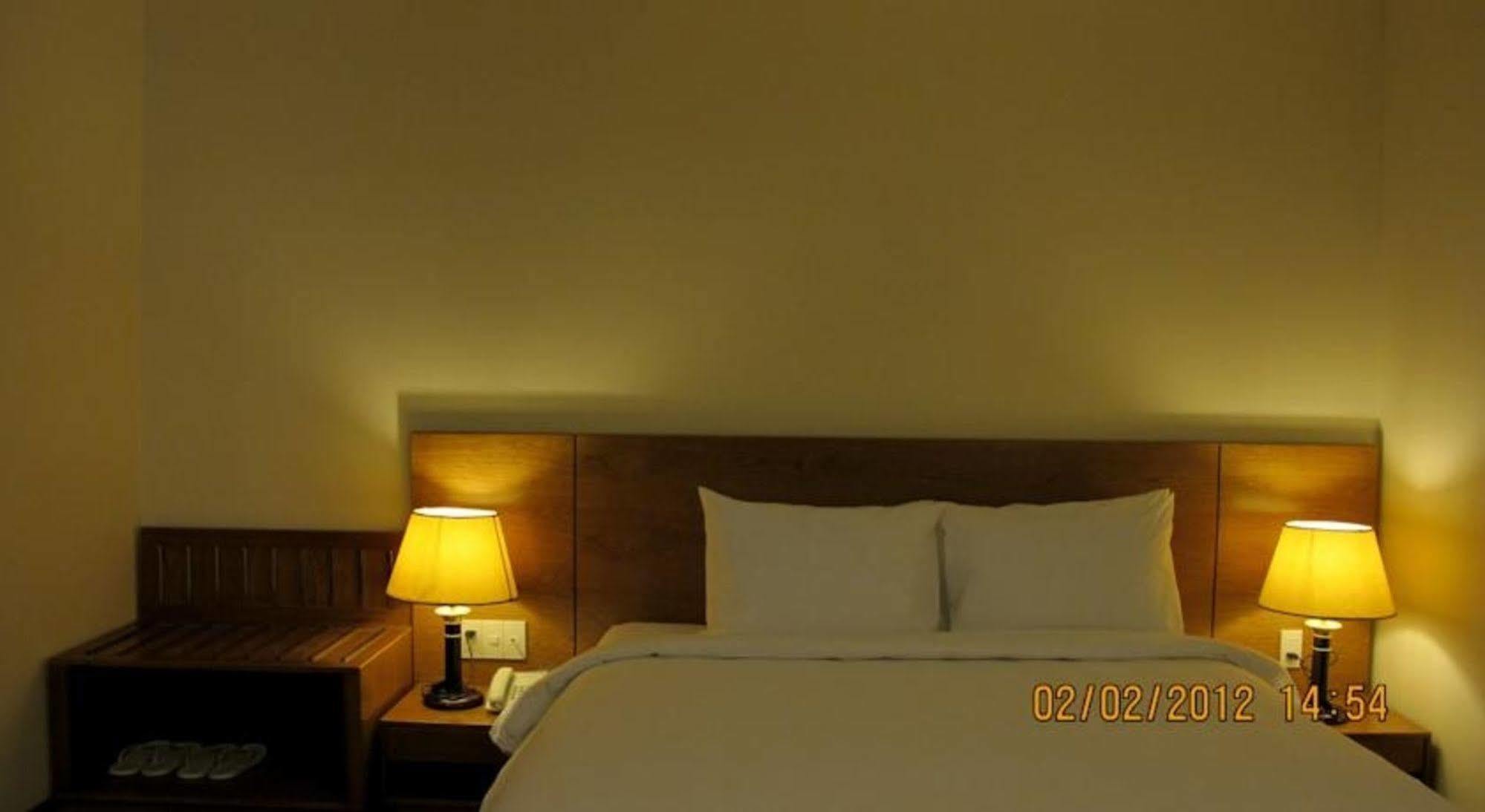 Bizu Hotel II ホーチミン市 エクステリア 写真