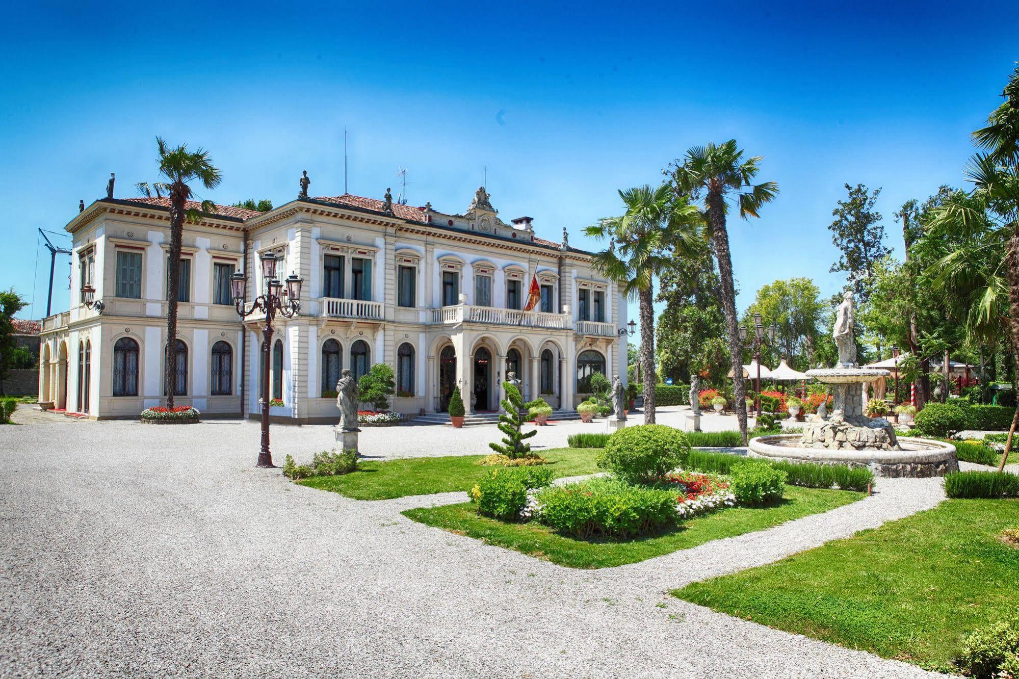 Villa Ducale Hotel & Ristorante ドーロ エクステリア 写真