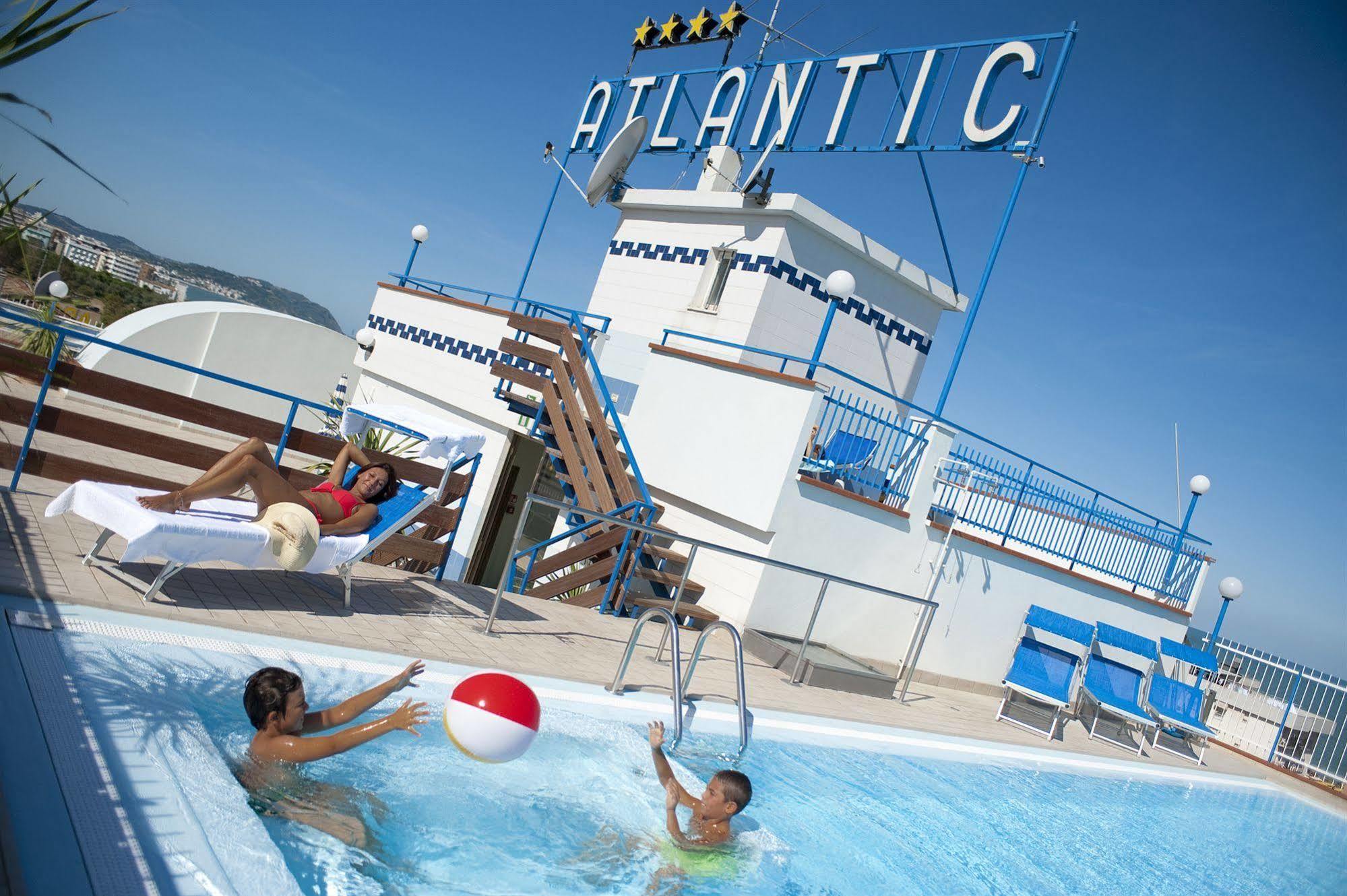 Hotel Atlantic Riviera Mare ミザーノ・アドリアーティコ エクステリア 写真