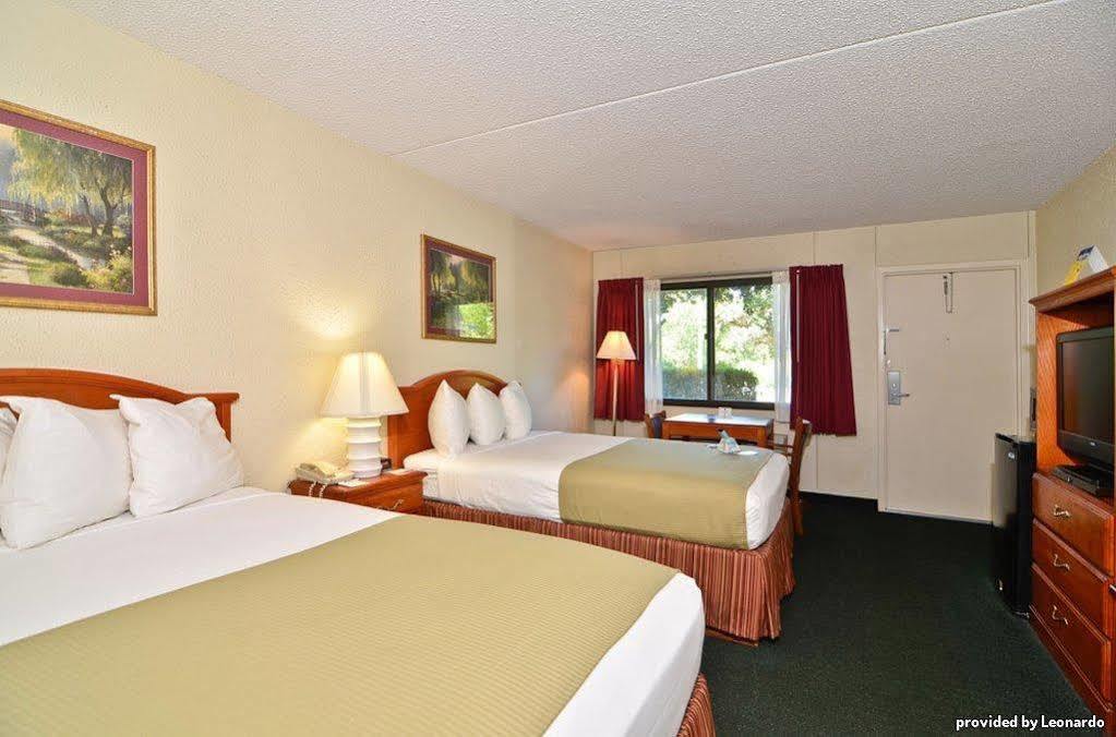 ホテル ベストウェスタン クロスローズ イン デフニアック・スプリングス 部屋 写真