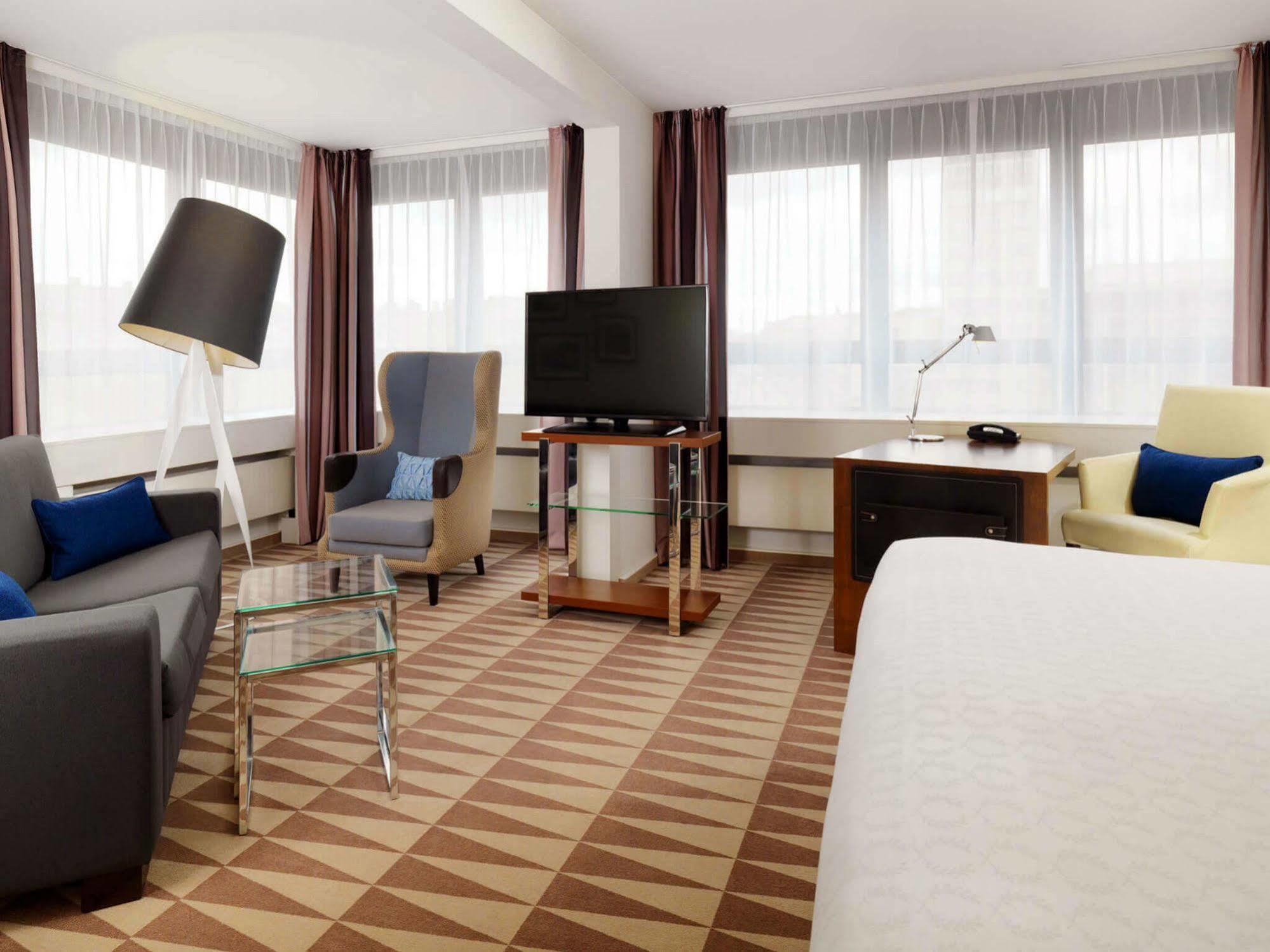 シェラトン ミュニック ウェストパーク ホテル ミュンヘン 部屋 写真