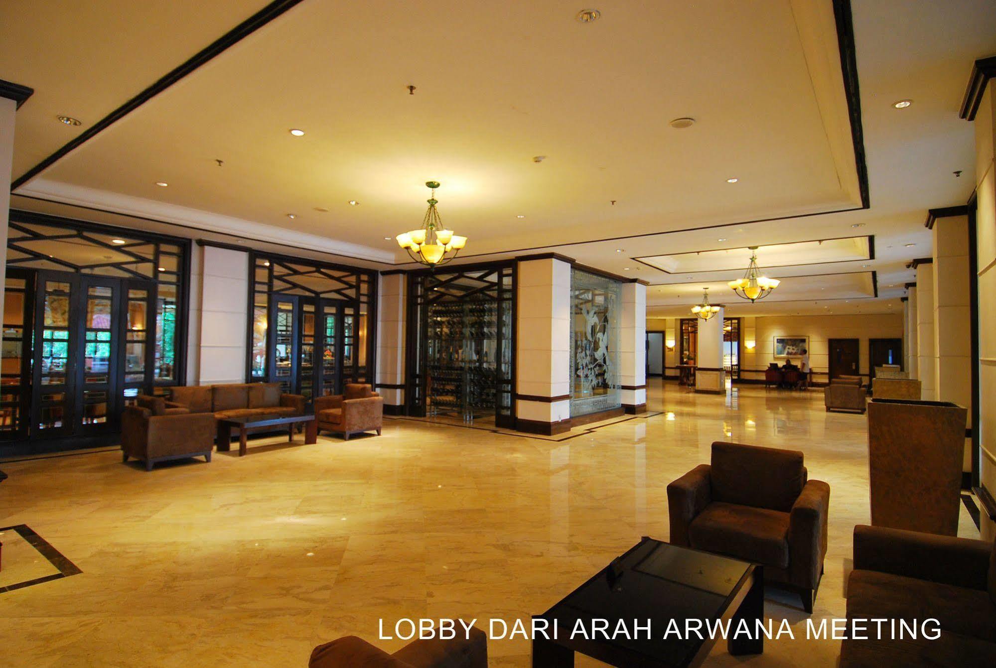 Le Grandeur Hotel Balikpapan バリックパパン エクステリア 写真