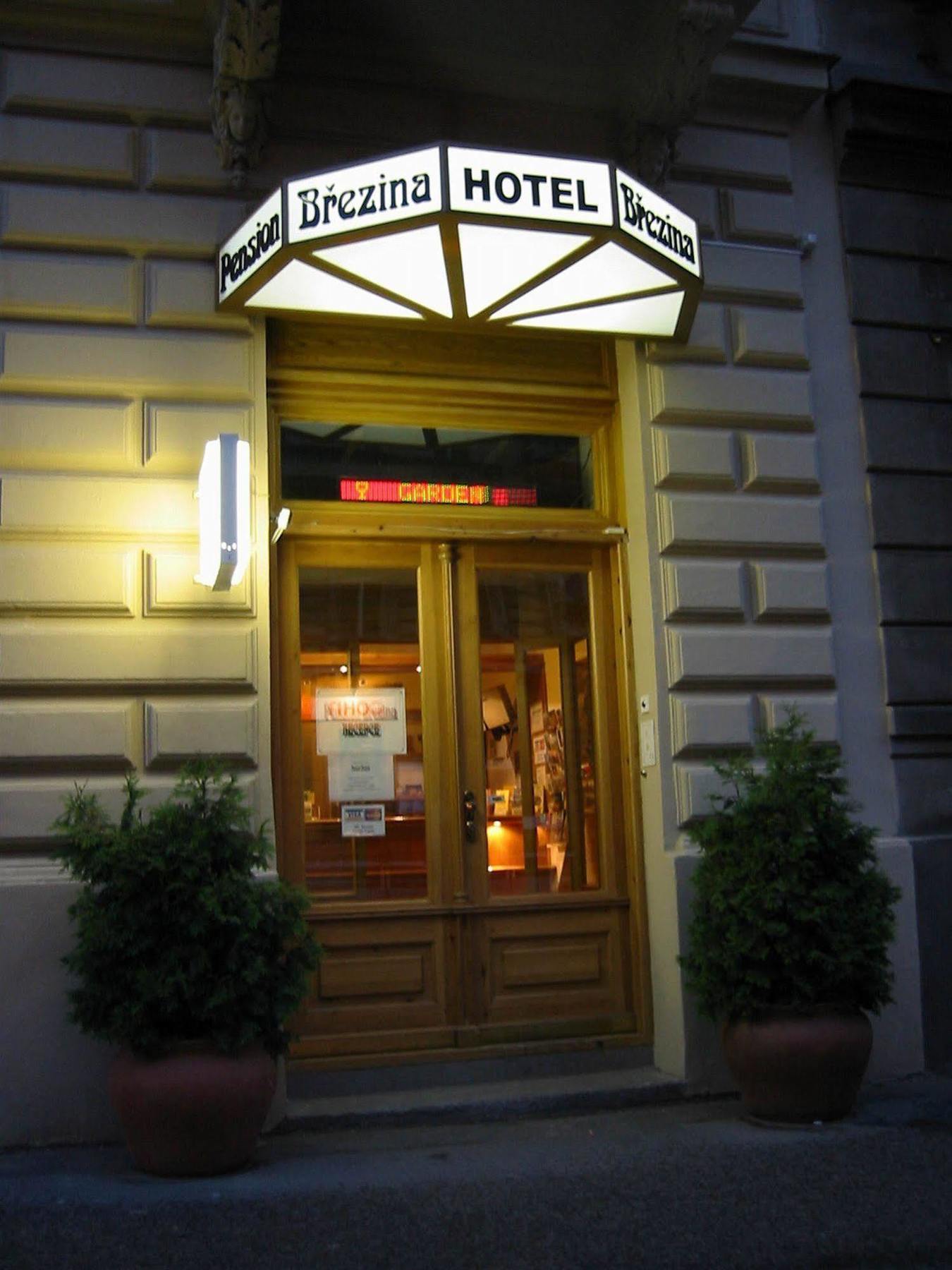 ホテル ブレジナ ペンション プラハ エクステリア 写真