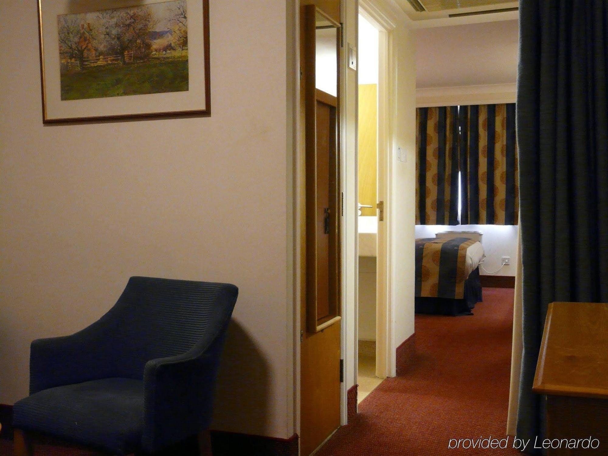 ホテル ホリデイ イン カーディフ ノース M4 部屋 写真