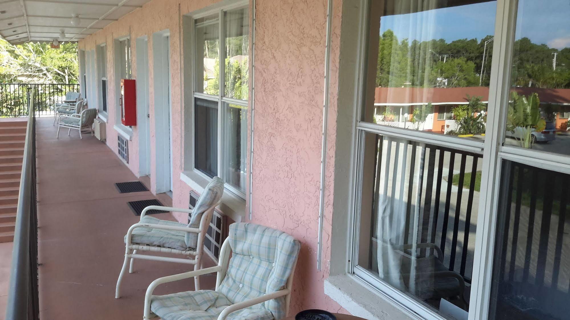 Conty'S Motel North North Naples エクステリア 写真