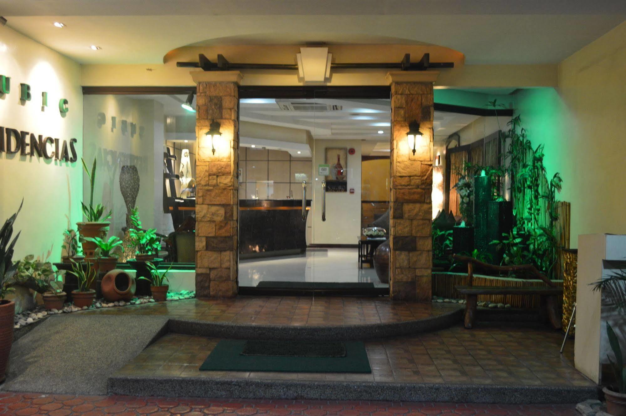 ホテル スービック レジデンシアス オロンガポ エクステリア 写真