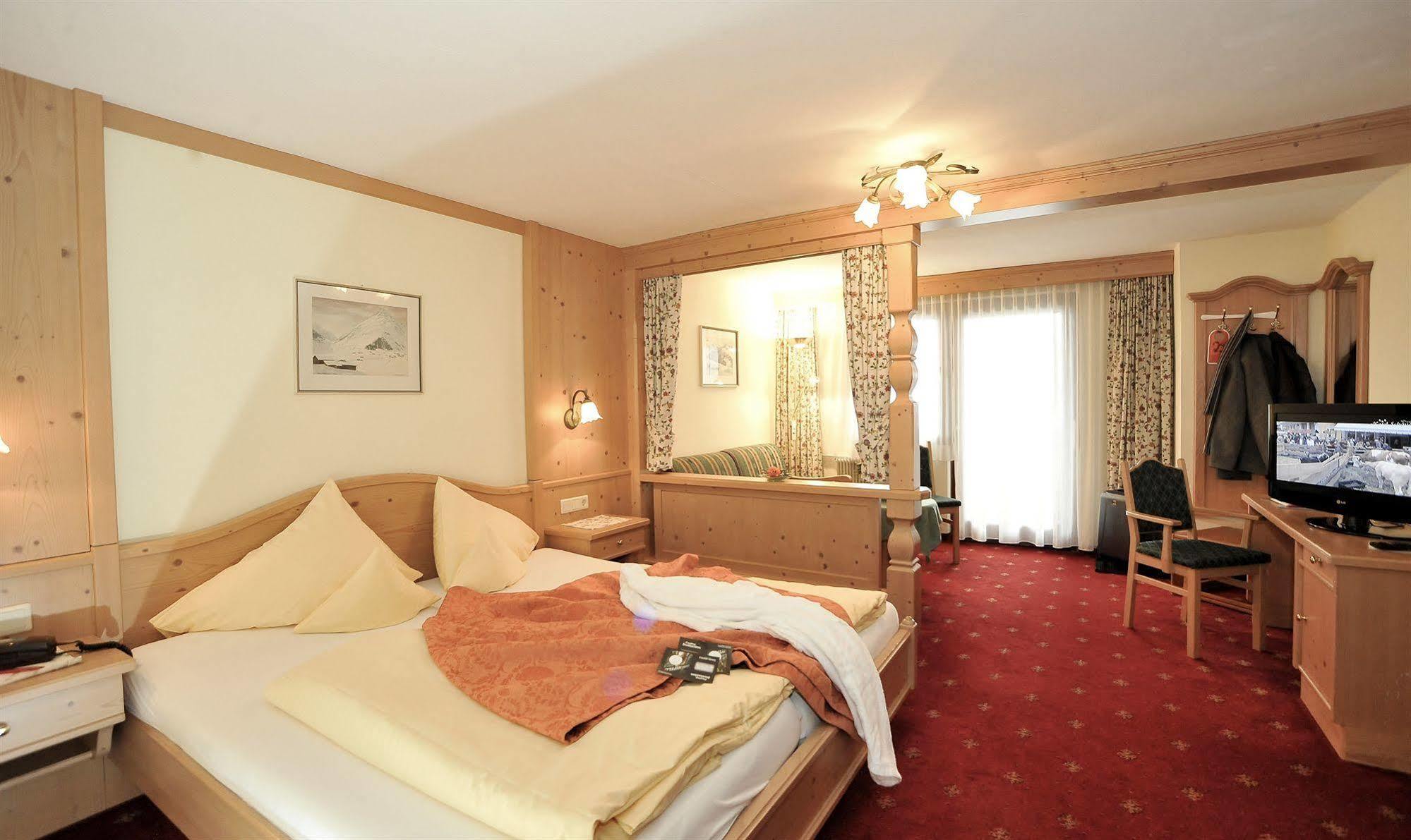 Hotel Schonegg ゼーフェルト・イン・チロル エクステリア 写真
