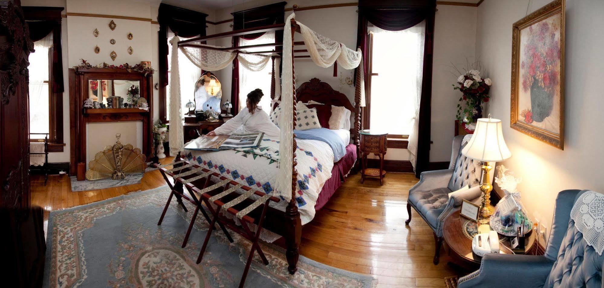 Beall Mansion An Elegant Bed & Breakfast Inn オールトン エクステリア 写真