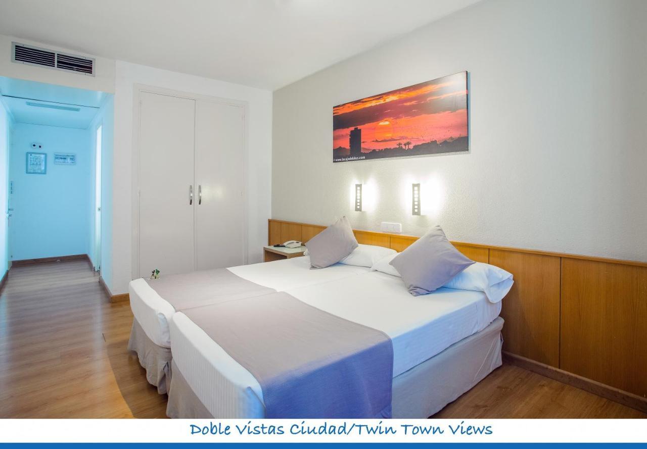Hotel Neptuno サン・ペドロ・デル・ピナタル エクステリア 写真