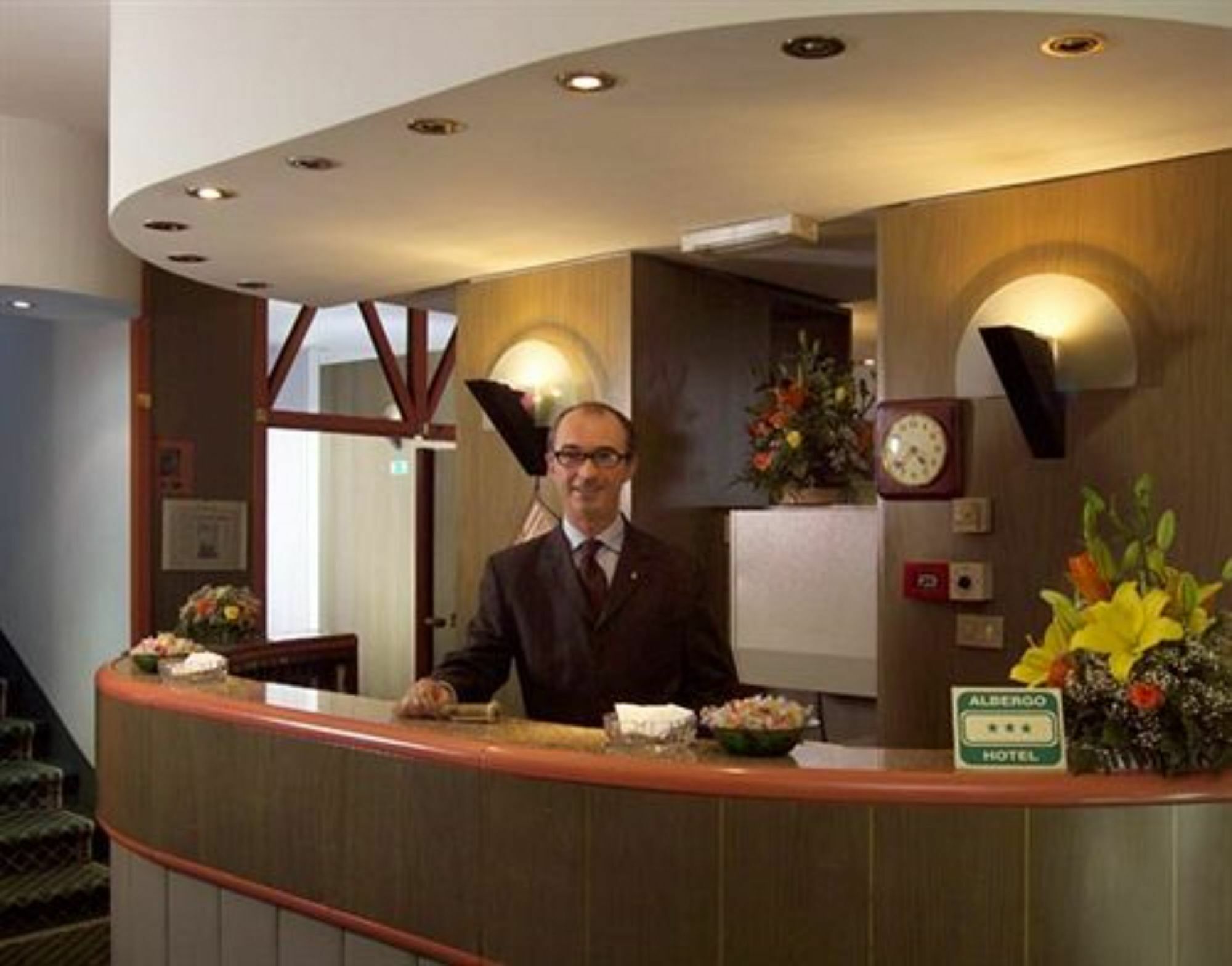 Hotel Johnny ミラノ エクステリア 写真