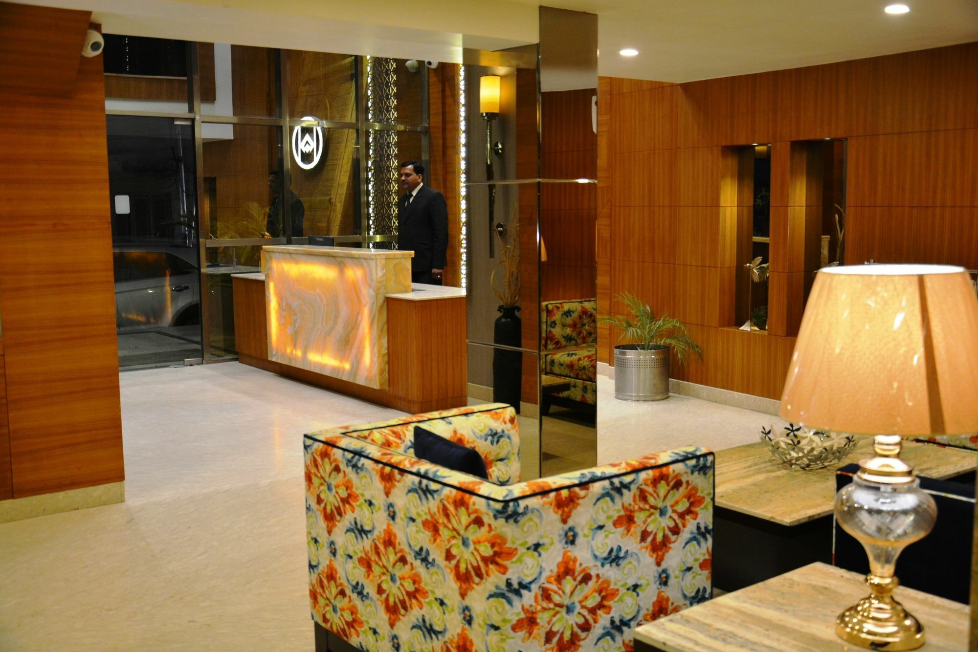 ジ アンバサダー ホテル&コンフェレンス センター アジュメール エクステリア 写真