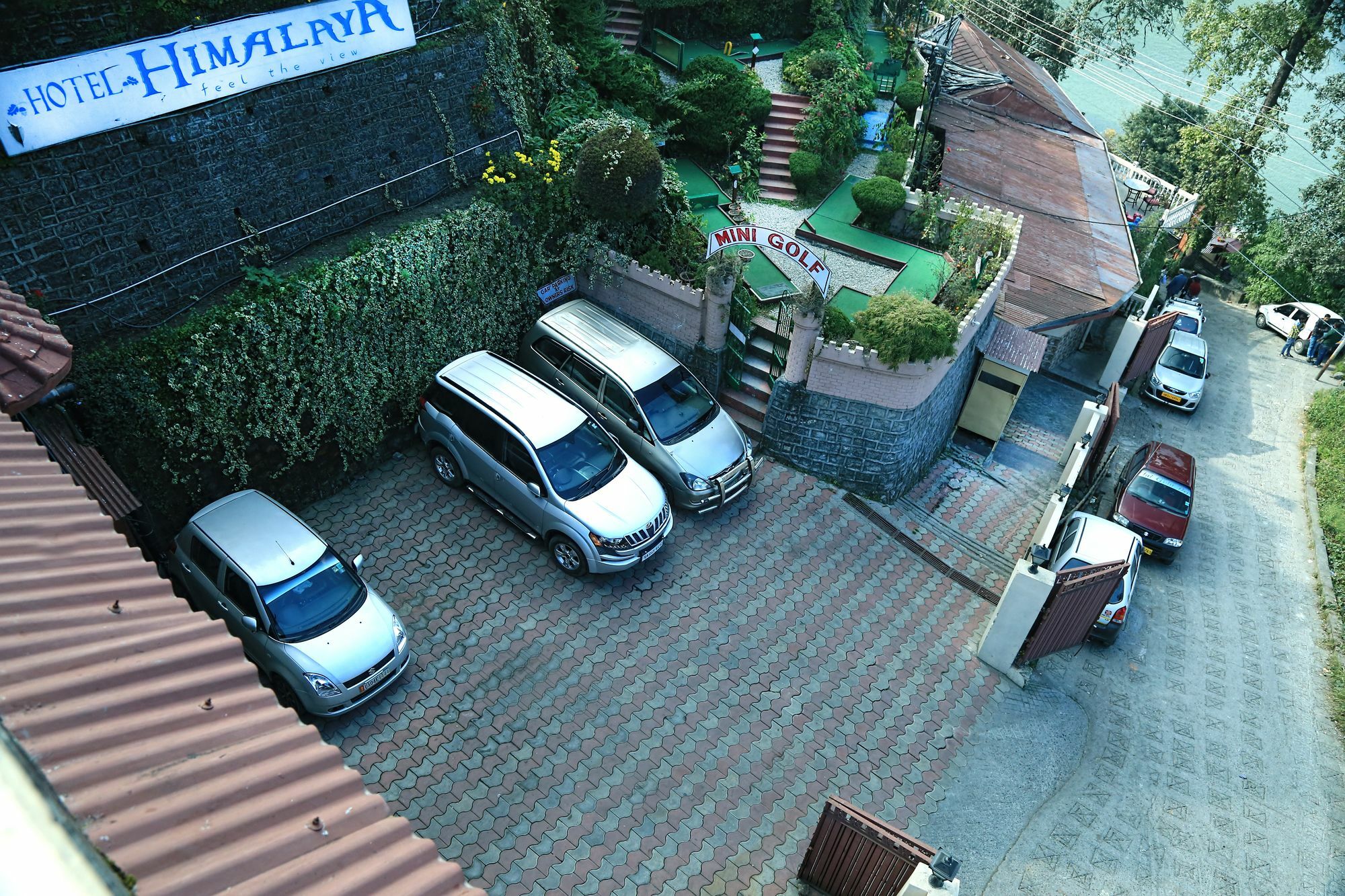 ホテル ヒマラヤ ナイニタール エクステリア 写真