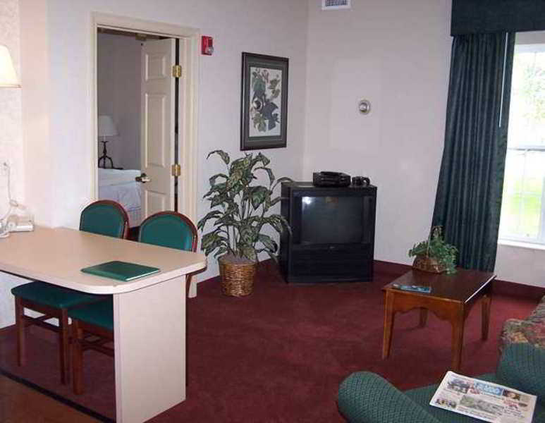 ホテル ホームウッド スイーツ バイ ヒルトン ハートフォード ファーミントン 部屋 写真