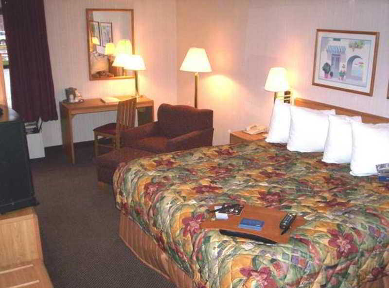 ホテル ハンプトン イン デトロイト ノースヴィル Northville 部屋 写真