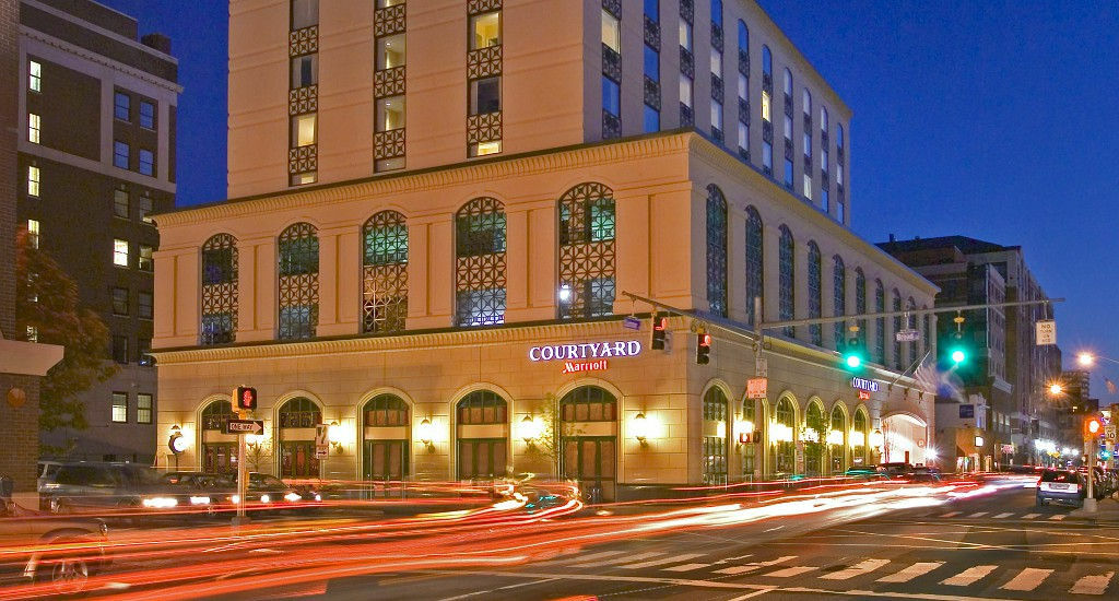 ホテル コートヤード スタンフォード ダウンタウン エクステリア 写真