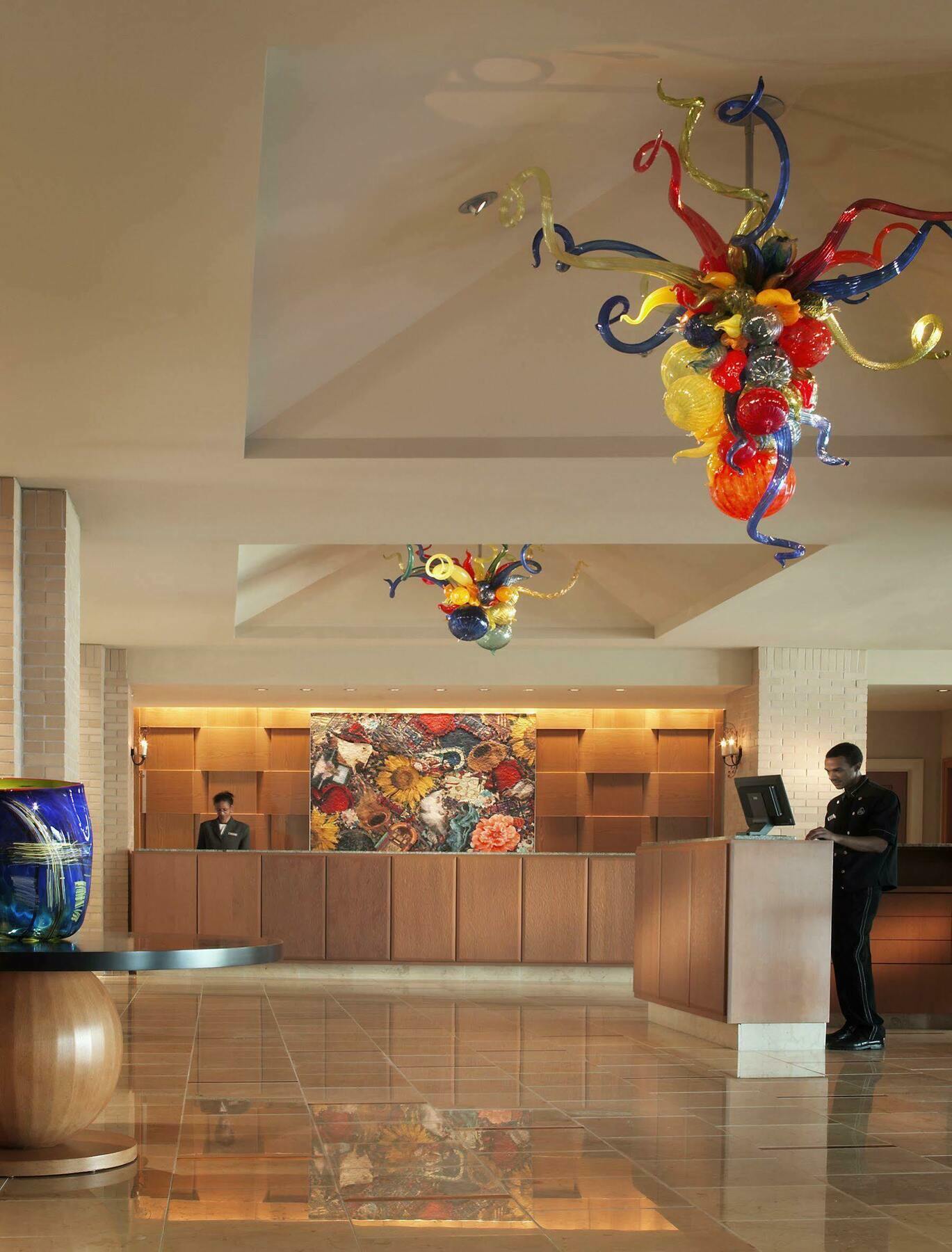 ルネッサンス ニューオーリンズ アーツ ウェアハウス ディストリクト ホテル インテリア 写真