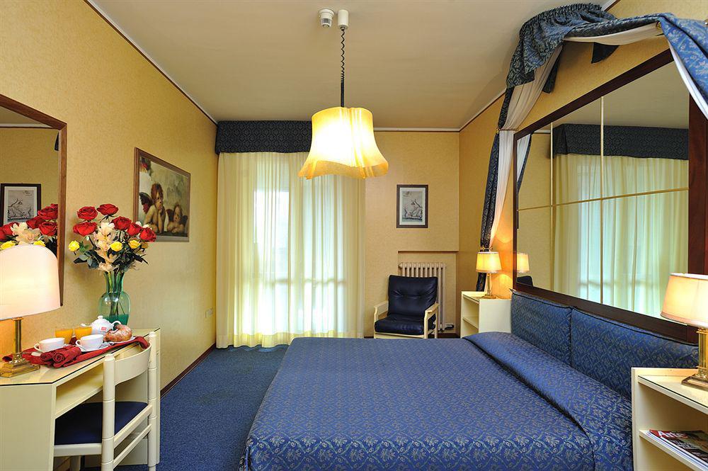Hotel & Residence Dei Duchi ウルビーノ エクステリア 写真