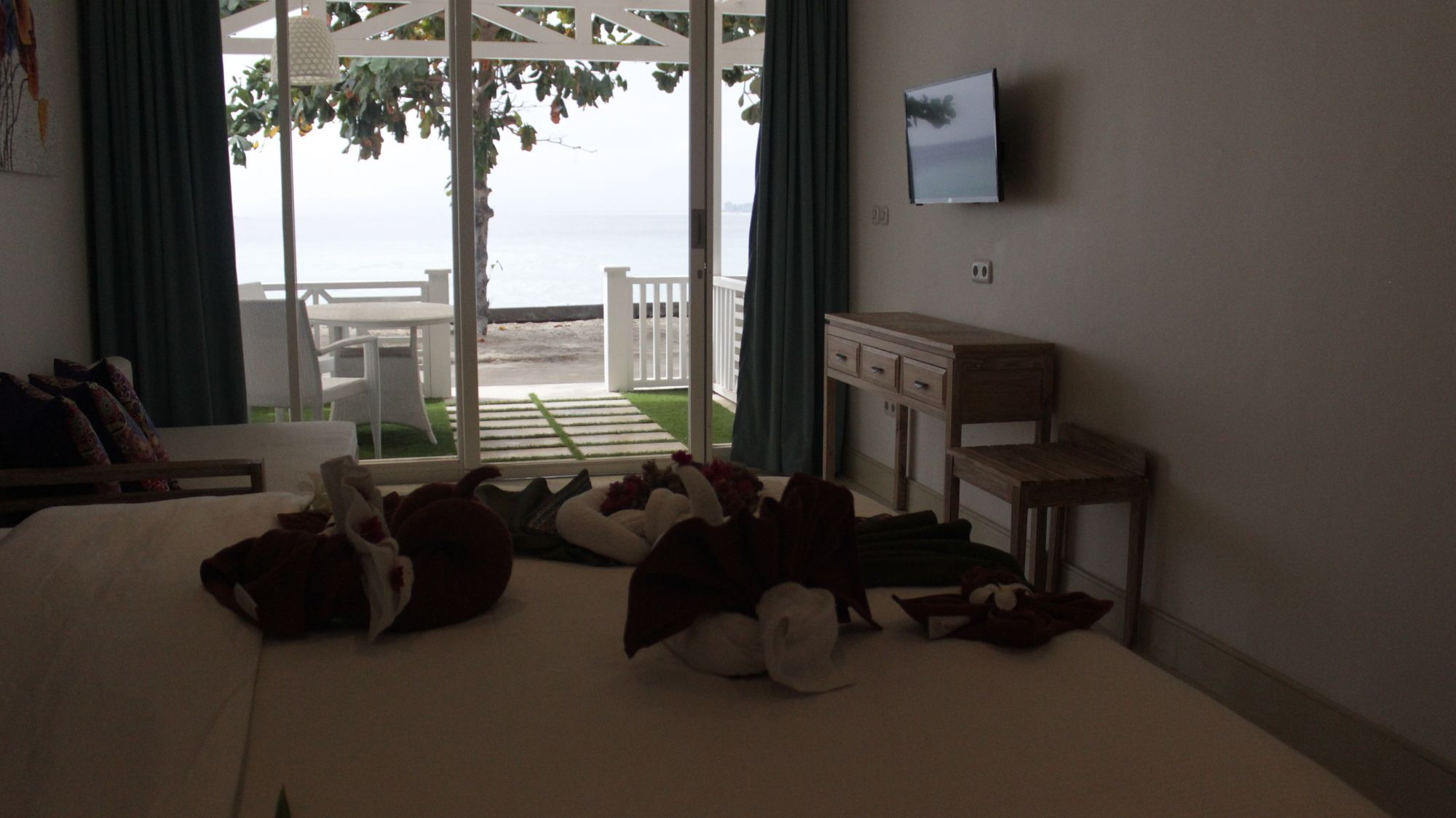 ホテル メノ モジョ リゾート ギリ島 エクステリア 写真