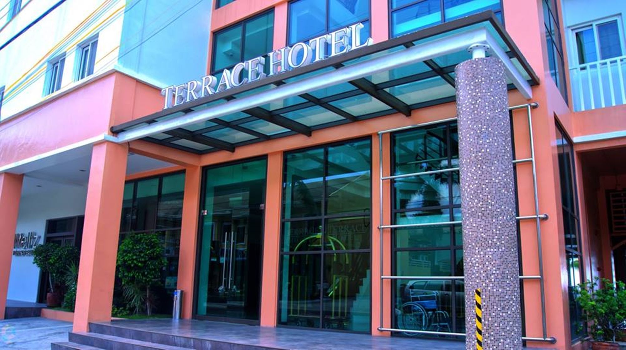Terrace Hotel Subic Bay オロンガポ エクステリア 写真
